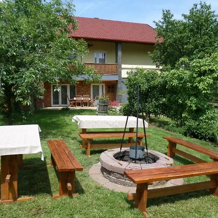 Apartment Szabadido Vendeghaz *